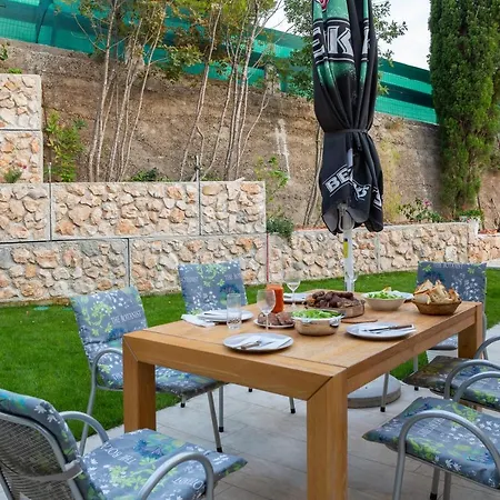 Villa Leoma With Heated Pool *