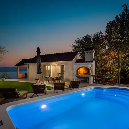 빌라 Leoma With Heated Pool Marusici (Split-Dalmatia)