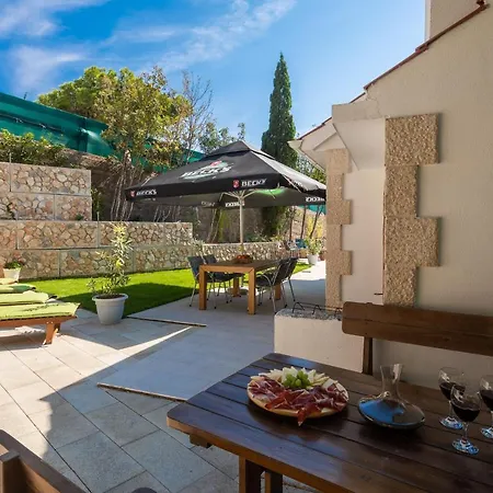Villa Leoma With Heated Pool