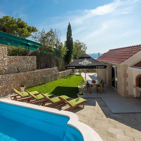 Leoma With Heated Pool
