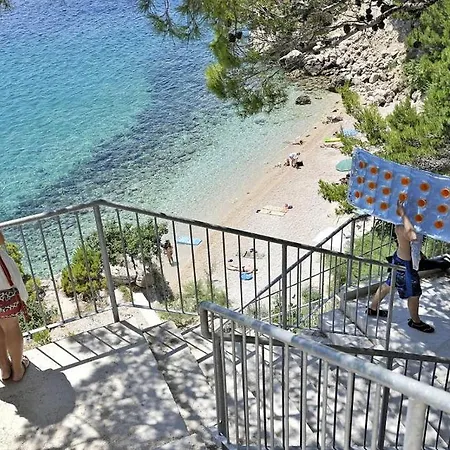 Leoma With Heated Pool Marusici (Split-Dalmatia)