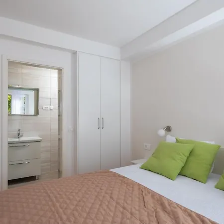 Villa Leoma With Heated Pool