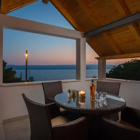 Leoma With Heated Pool * Marusici (Split-Dalmatia)