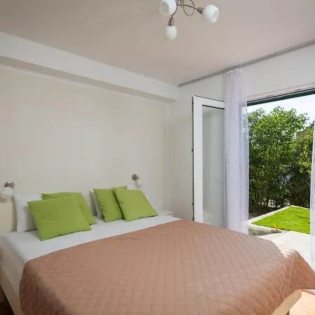 Leoma With Heated Pool