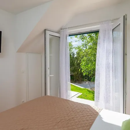 Leoma With Heated Pool *