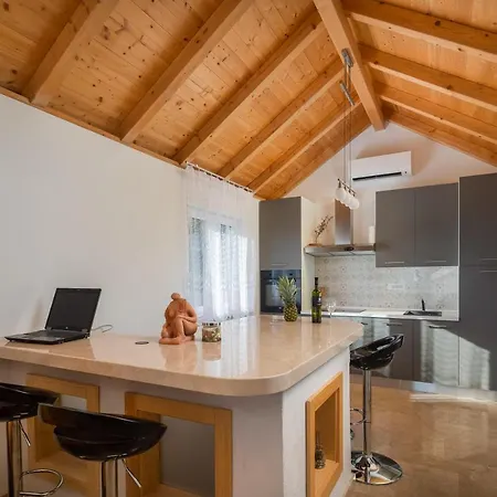 빌라 Leoma With Heated Pool Marusici (Split-Dalmatia)